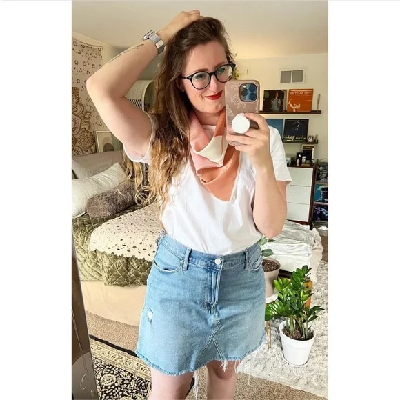 🌿SOLD🌿 Vera Vintage Pink, White & Cream Silken Scarf - Picture 2 of 2